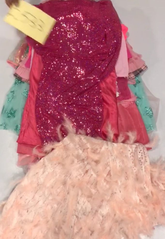 Barbie Core Items , 32 - pieces , (f-533)