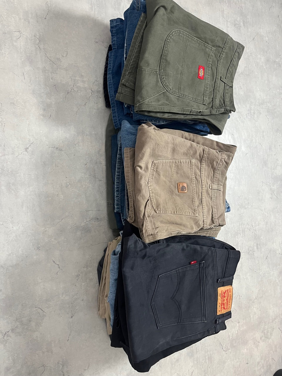 Carhartt, dickies and Levi’s pants (25 pieces)