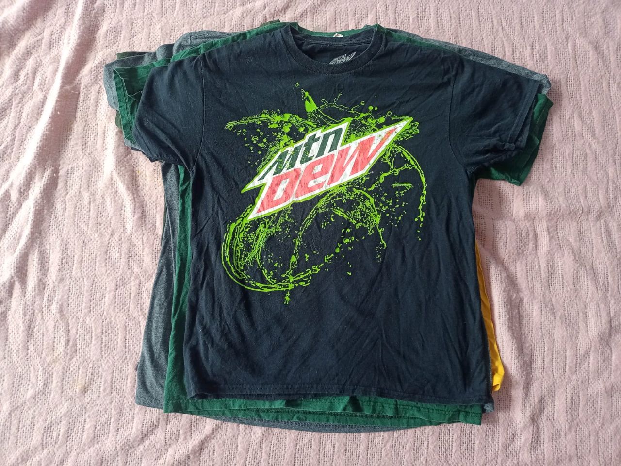 MOUNTAIN DEW T-SHIRTS 45 KG BUNDLE