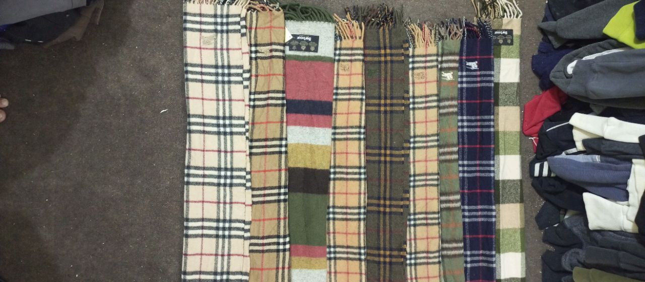 Burberry and barbour scarf original 15 pieces