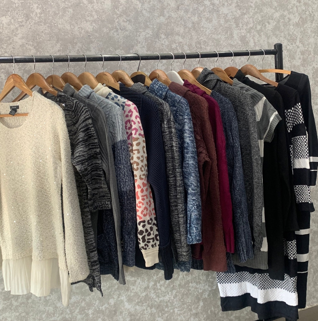 Ladies Knit Wear - 30 pieces