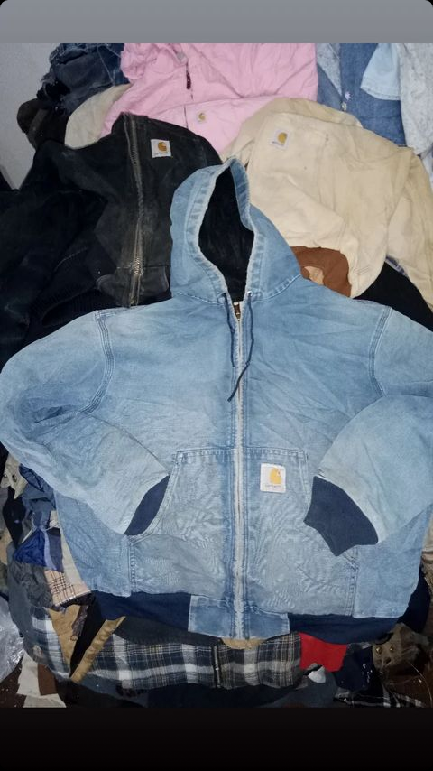 Carhartt jackets  35 pieces