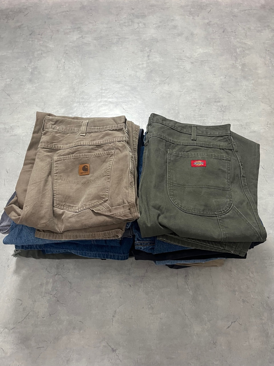 Carhartt, dickies and Levi’s pants (25 pieces)