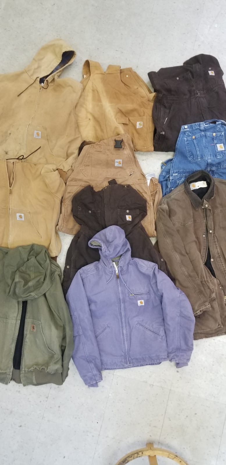 Auction: Carhartt Jackets and Dungarees (10 pieces bundle)