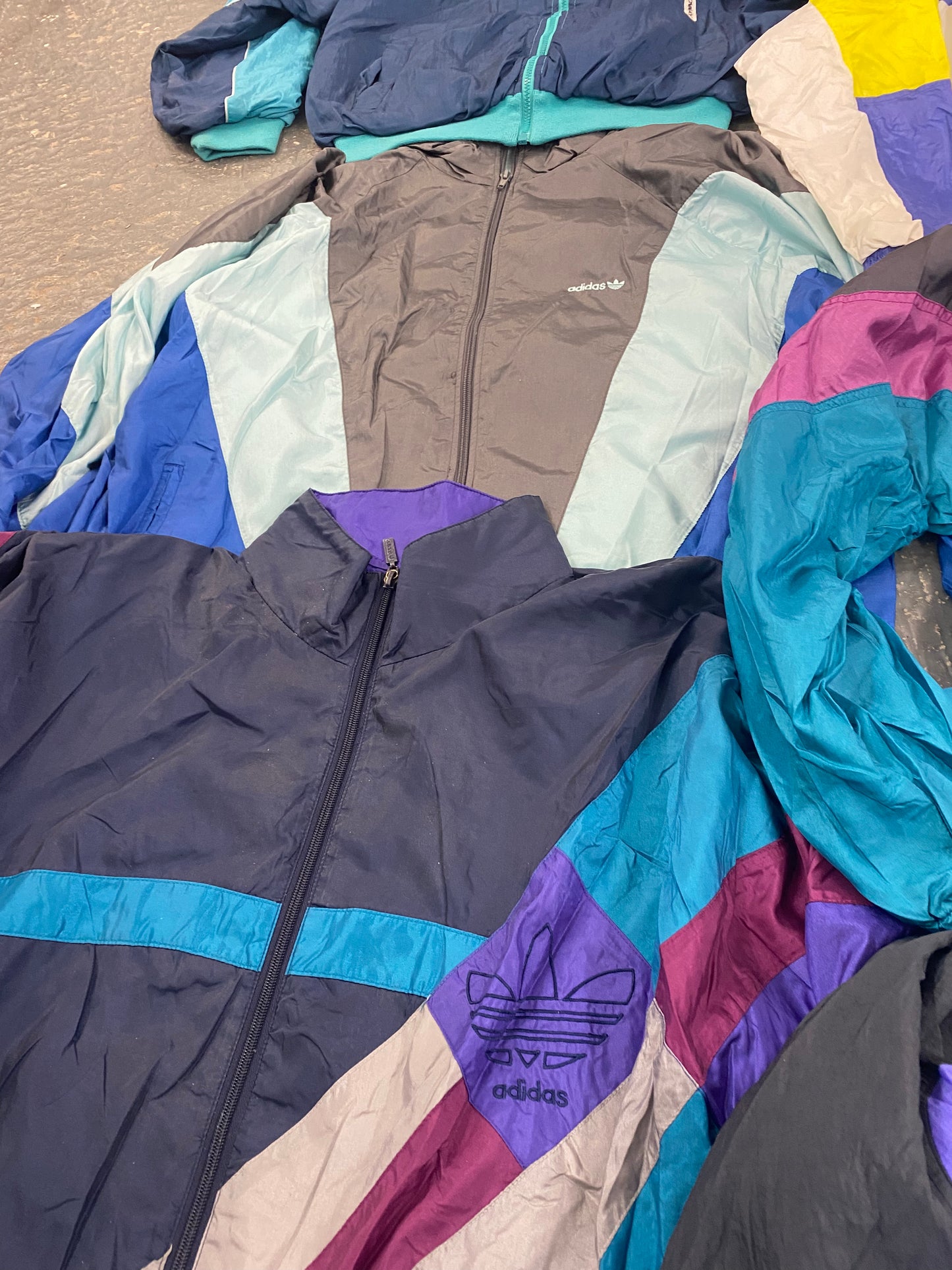 Branded/Non-Branded 90’s Sports Soft Shell Jacket Bundle (38 pcs)
