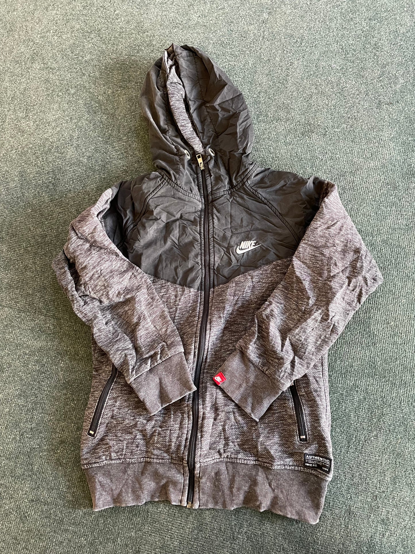 Vintage Branded NIKE Hooded Sweatshirts 22.5kg Bale