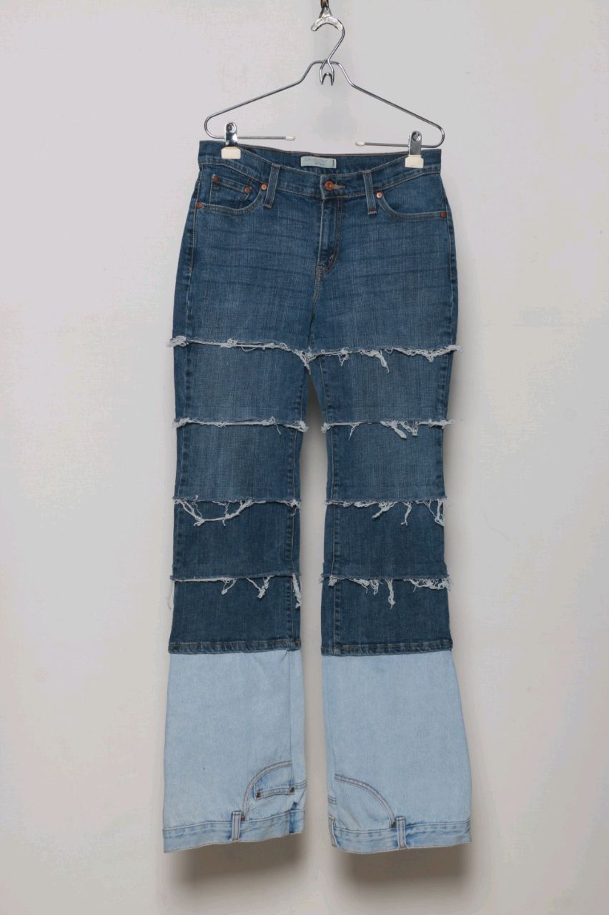 Reworked Ladies Raw Edges Contrast Bottom Levis Jeans 30 pieces