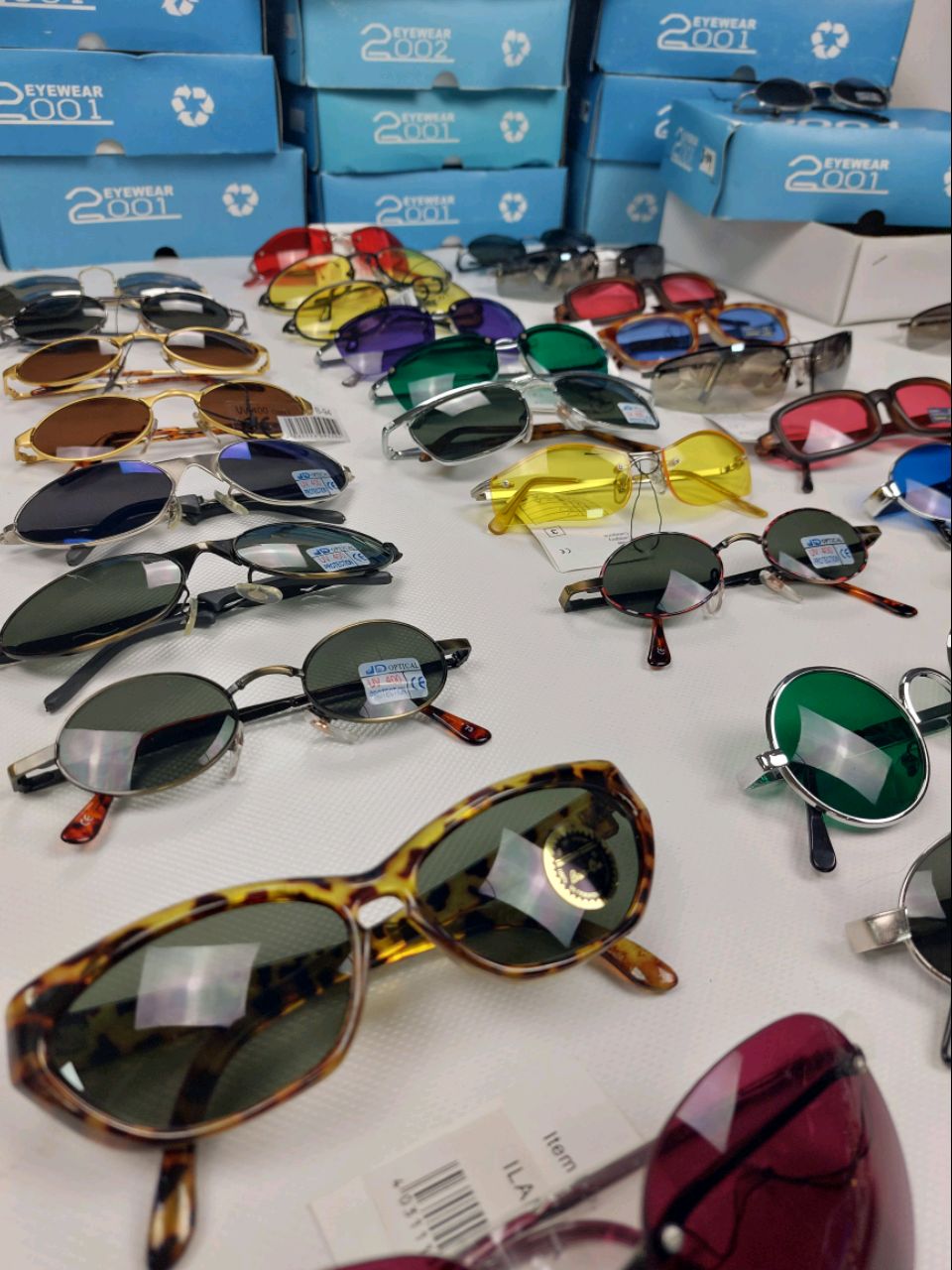 Vintage / Y2K Sunglasses - 200 pieces