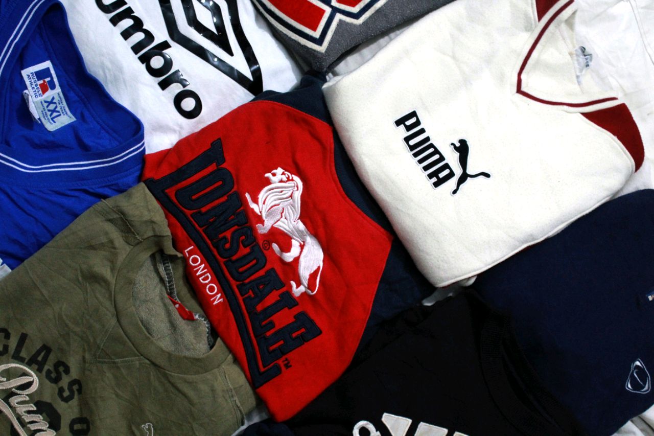 Crewneck and V neck Mixed Brand Sweatshirt - 100 pieces Bundle