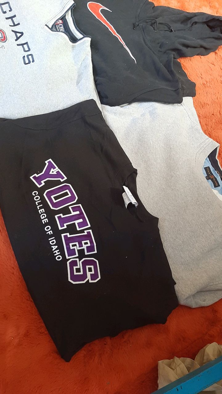 VINTAGE BRANDED SWEATSHIRT/HOODIE 30-pieces